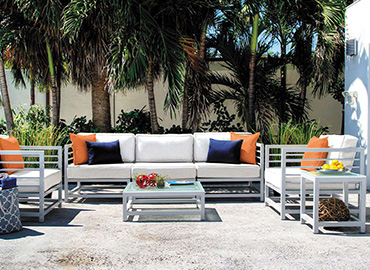 NOW OUTDOOR FURNITURE IS OPENING THE WAY IN HOSPITALITY.